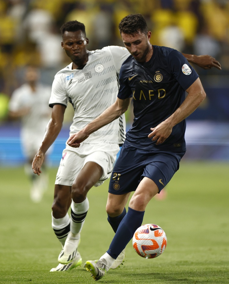 迪马：拉波尔特也是科莫考虑的防线选择